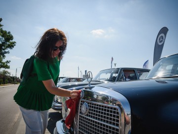 Miłośniczki klasycznych Mercedes&oacute;w w Janowie Podlaskim